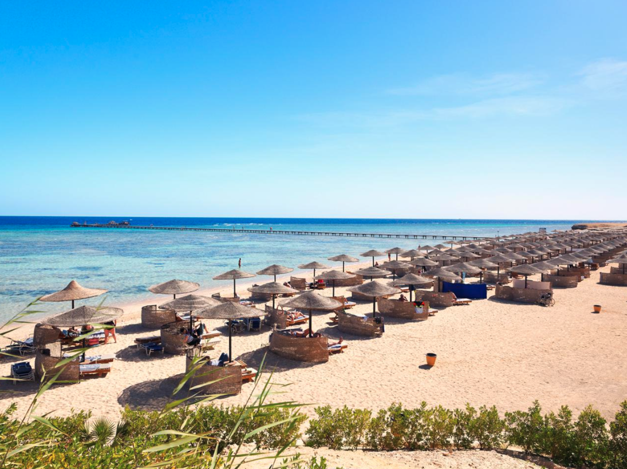 Strand bij Three Corners Fayrouz Plaza Beach Resort in Marsa Alam in Egypte